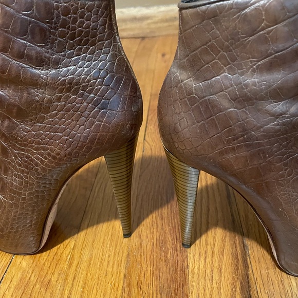 Brown leather faux crocodile ankle booties - Picture 4 of 9